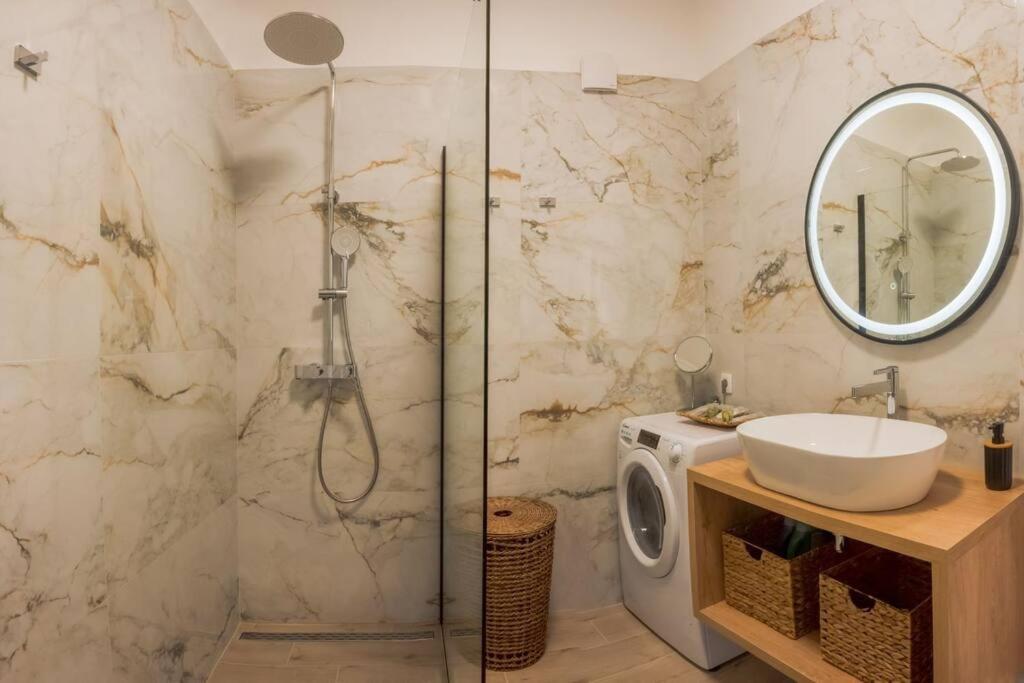Luksuzni Apartman Ribica U Samom Centru Grada Сплит Екстериор снимка