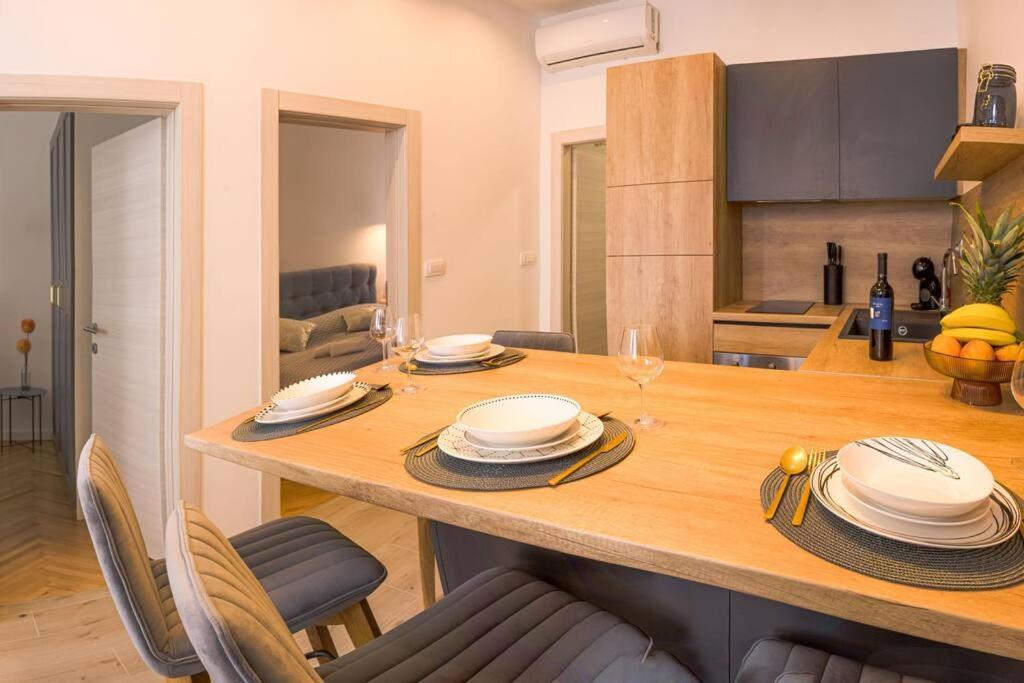 Luksuzni Apartman Ribica U Samom Centru Grada Сплит Екстериор снимка