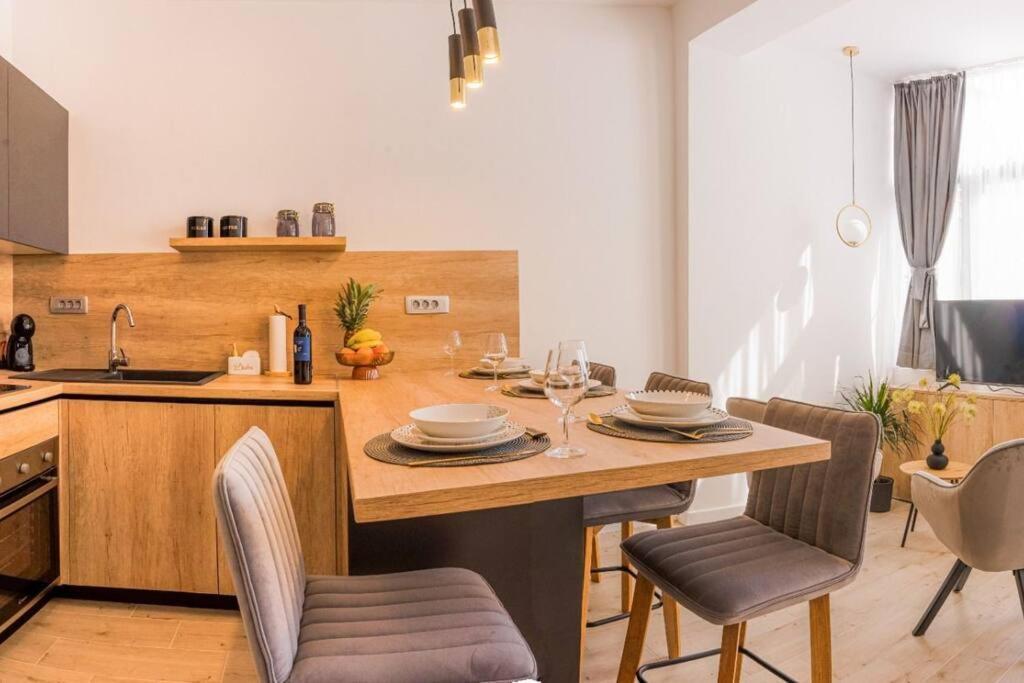 Luksuzni Apartman Ribica U Samom Centru Grada Сплит Екстериор снимка